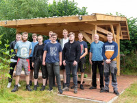 Schüler planen und errichten neues Bienenhaus  