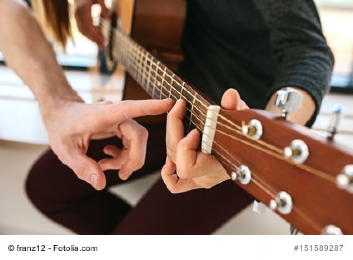 2 in 1: Gitarre für Einsteiger & Liedgestaltung mit der Grundschulklasse