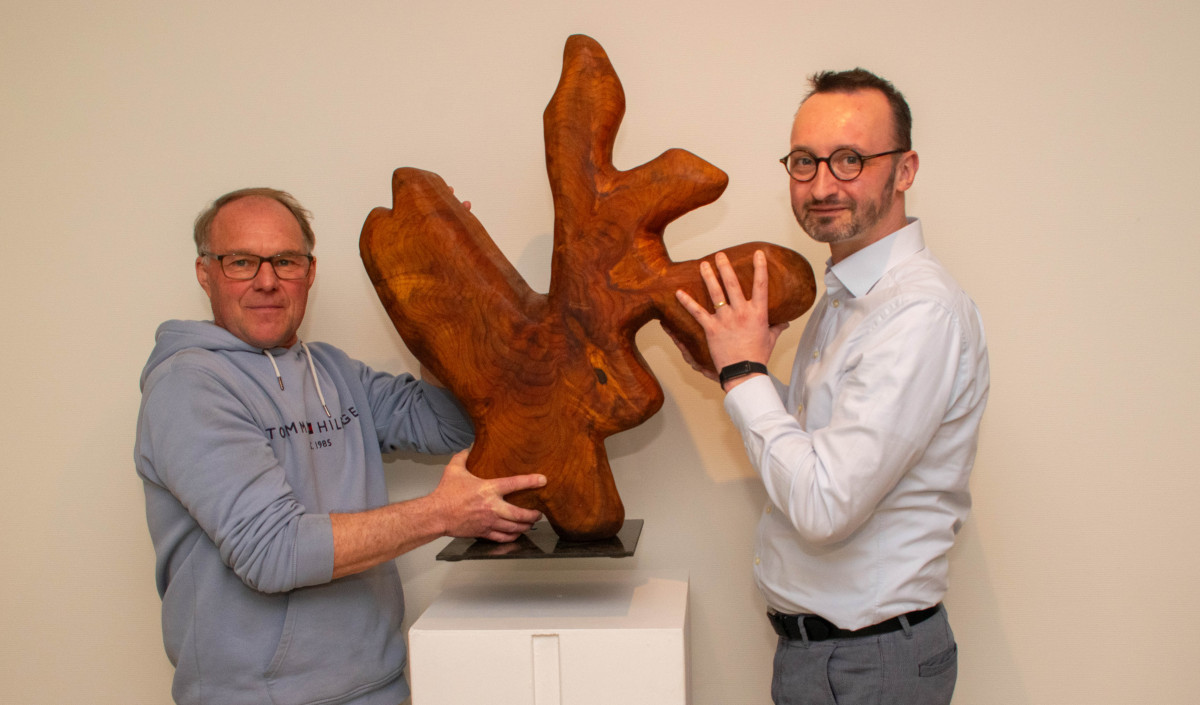 Martin Gier zeigt organische Formen und abstrakte Kunst aus Holz