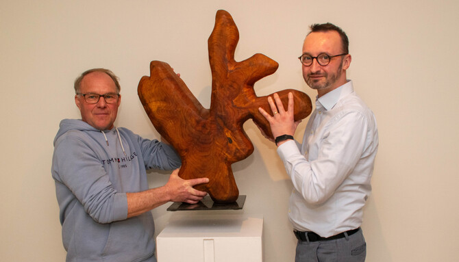 Martin Gier zeigt organische Formen und abstrakte Kunst aus Holz