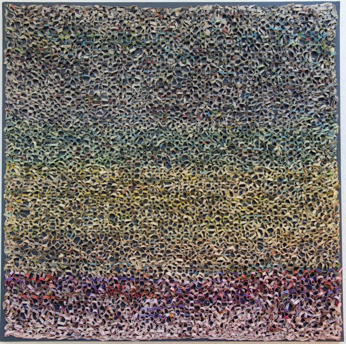 Ein Muster zieht sich als ein Farbverlauf über das Bild.