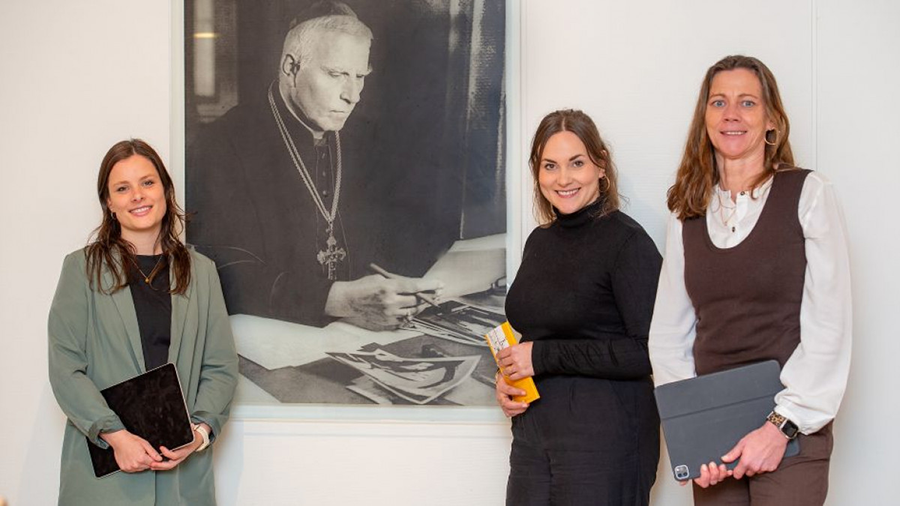 Foto (Sigrid Lünnemann): Die Dozentinnen der KAS, Maria Jansen, Laura Kaiser und Dr. Martina Schumacher (v. l. n. r.) bieten eine Reihe von Veranstaltungen zum Thema Rassismus und Populismus an.