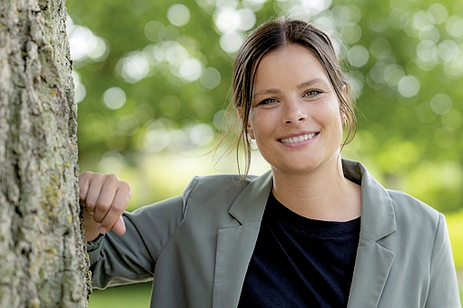 Porträt von Maria Jansen im Querformat